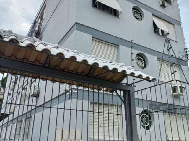 Excelente oportunidade no bairro Sarandi! Apartamento todo reformado, andar térreo, com acessibilidade e inteiramente em piso porcelanato. O imóvel conta com 2 dormitórios, 1 banheiro e área de serviç