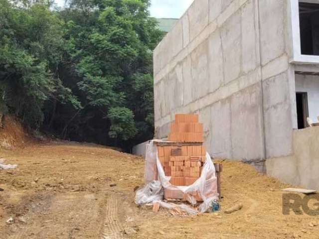 Terreno com 9,90 metros de frente x 37, 30 da frente aos fundos. Preço e disponibilidade do imóvel sujeitos a alteração sem aviso prévio.