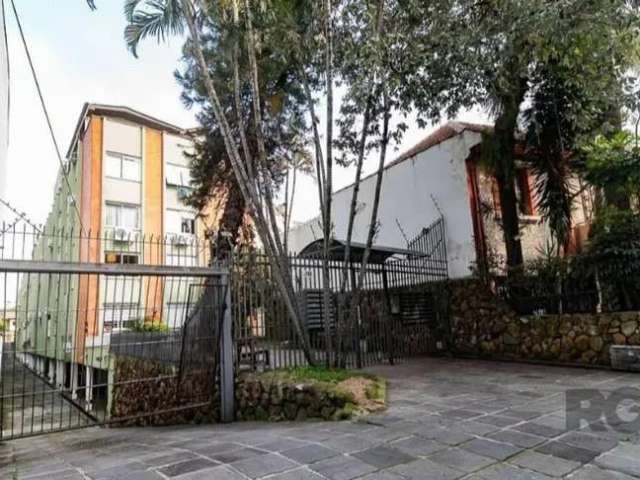 Cobertura à venda no Edifício Plátano, localizado na Rua Quintino Bocaiuva, 283, bairro Floresta em Porto Alegre. Com 197m² de área privativa, 3 dormitórios, 2 banheiros sociais, 2 vagas de garagem. I