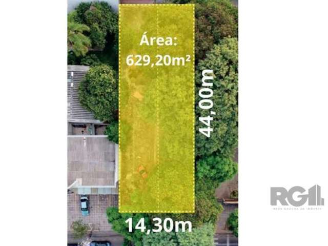 Terreno limpo, plano em excelente localização. Medindo 14,30 x 44,00, com índice construtivo 1,9 - 3,0, é possível construir 3.400m² (conforme EVU). Por possuir grande demanda por imóveis compactos e 