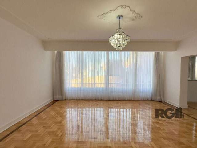 Apartamento de 170m², totalmente reformado, 3 dormitórios, sendo 1 suíte com sacada, sala de estar super ampla, sala de jantar, cozinha com copa, despensa, lavanderia com dependência completa e banhei