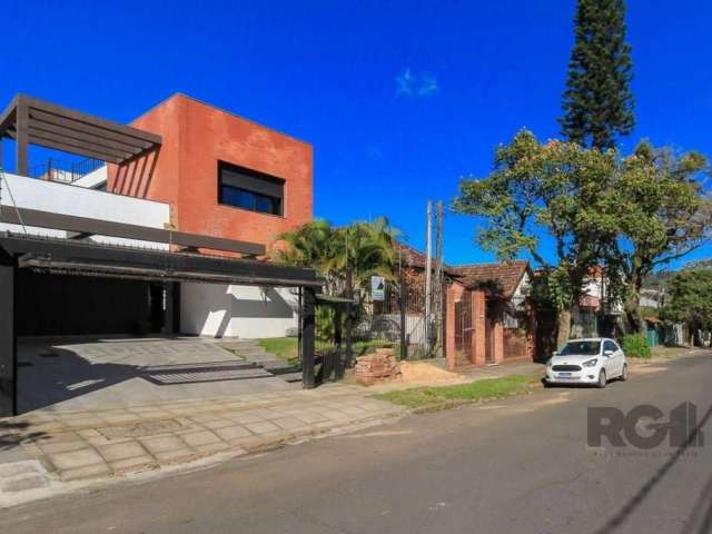 Maravilhosa e moderna são palavras que descrevem este imóvel! Localizada em um dos bairros mais tranquilos e valorizados da cidade, esta casa espaçosa e aconchegante é o lar dos sonhos para você e sua