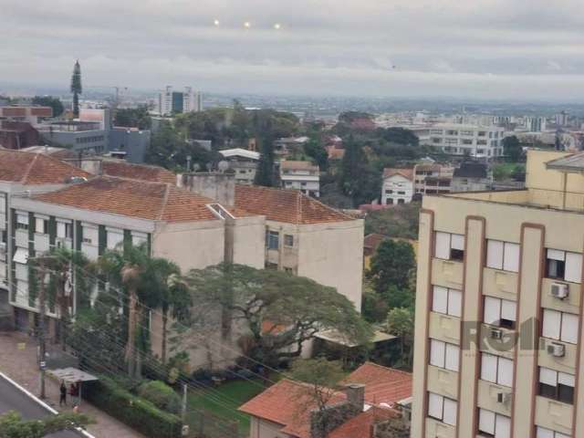 Belíssimo apartamento à venda em Porto Alegre no bairro Petrópolis. Com 120m² de área privativa, 3 quartos, 2 suítes, 3 banheiros, 2 vagas de garagem e excelente infraestrutura com aquecimento central