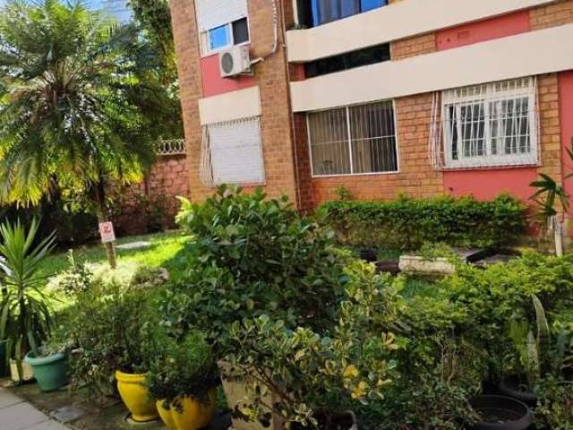 Lindo apartamento 02 dormitórios em ótimo estado de conservação com churrasqueira integrada, gradil nas janelas, fica estante da sala. Condomínio com portaria 24hs, salão de festas no bloco, play, mer