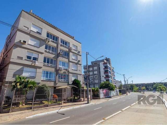 Conheça este espaçoso apartamento de 81 m 2, com localização privilegiada na Avenida Coronel Gastão H. Mazeron. De frente, com sol pela manhã, este imóvel oferece um ambiente acolhedor e iluminado. De