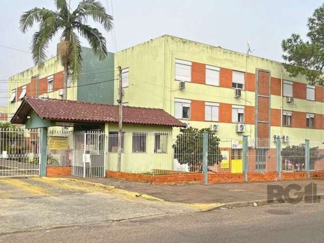 Descubra seu novo lar neste espaçoso apartamento localizado em um tranquilo condomínio no coração do bairro Cristal. Oportunidade perfeita para viver com conforto e conveniência, com fácil acesso aos 