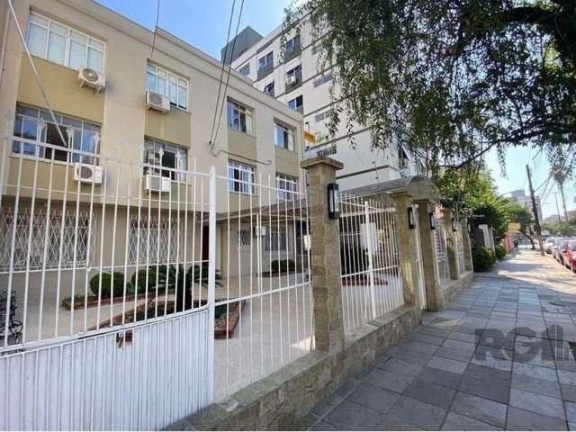 Apartamento localizado na Avenida Getúlio Vargas com 1 dormitório, living 2 ambientes, banheiro reformado, cozinha e área de serviço separada. Fica mobiliado, incluindo 2 splits. Com fácil acesso para