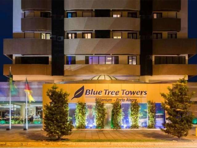 Bem-vindo ao seu refúgio urbano no Blue Tree Towers Millennium Porto Alegre Hotel, onde conforto e conveniência se encontram. Este charmoso flat de 38m², situado no vibrante bairro da Praia de Belas, 