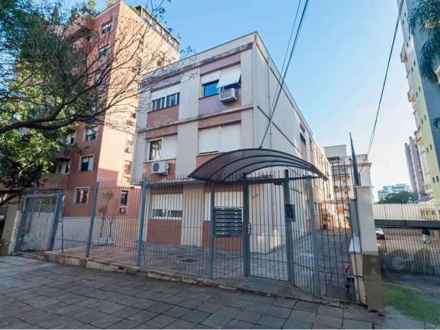 Excelente oportunidade! Apartamento de 1 dormitório, ensolarado, mobiliado, com layout bem distribuído. O imóvel conta com uma sala aconchegante, cozinha funcional, amplo banheiro social e área de ser