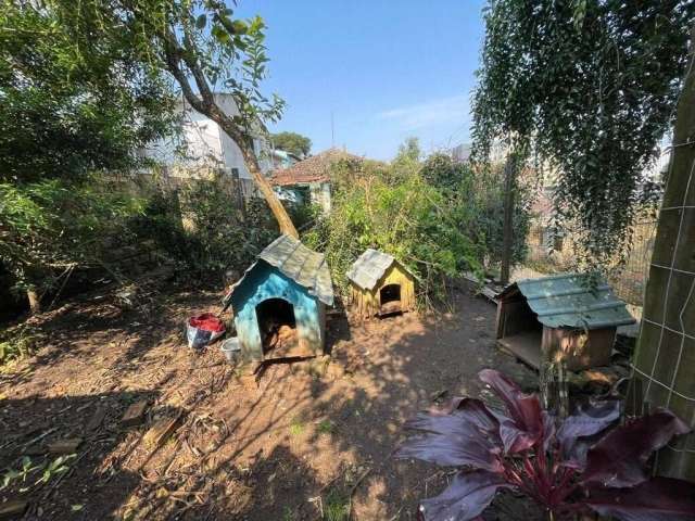 Oportunidade imperdível para você investir! Este terreno está localizado na Avenida Otto Niemeyer, no coração do bairro Tristeza, em Porto Alegre. A região é conhecida por sua tranquilidade e infraest