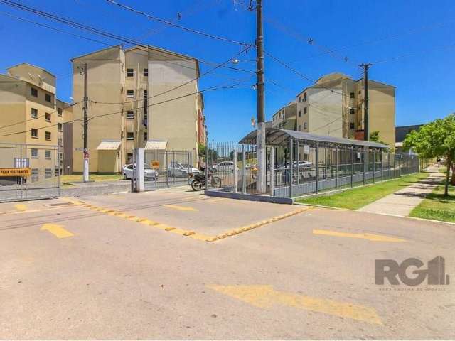 Apartamento de 2 dormitórios, localizado no 1º andar, bloco logo na entrada do condomínio próximo a portaria, frente para rua, DESOCUPADO, living aberto, cozinha americana, espaço para área de serviço