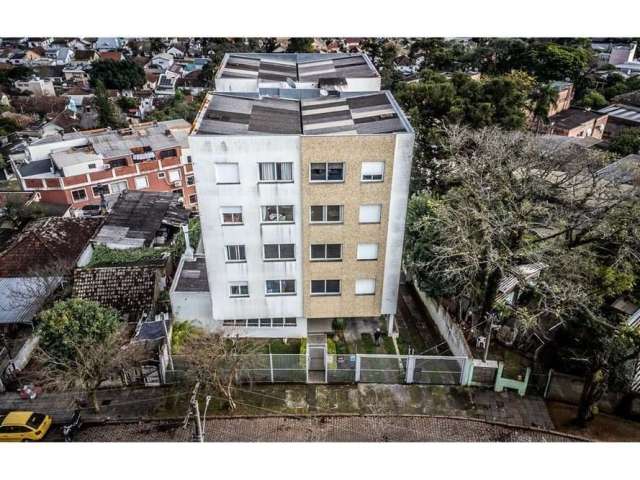 Encante-se com este magnífico apartamento disponível para venda no bairro de Teresópolis. Com 61m², 2 acolhedores dormitórios - incluindo uma suíte - e um banheiro social, este imóvel banhado pelo sol