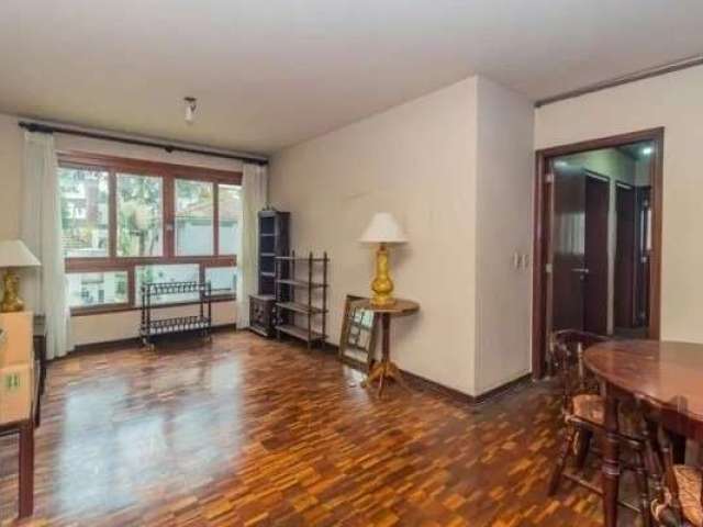 Vende-se apartamento desocupado próximo ao Parcão, 3 quartos com suíte, 1 vaga de garagem coberta e escriturada.&lt;BR&gt;Imóvel possui living em dois ambientes, banho social, copa e cozinha, área de 