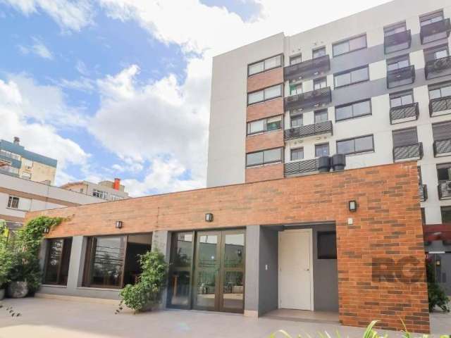 Ótimo apartamento no Condomínio Caravaggio, no Passo D'areia, lateral, com 67m² privativos, de 2 dormitórios, infra e vaga. Possui sala ampla para 2 ambientes, 2 dormitórios sendo 1 suíte, banheiro so