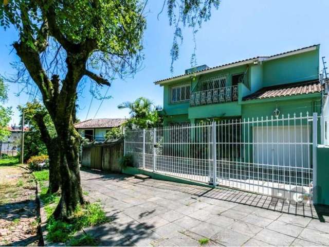 Encantadora Casa de 4 Quartos à Venda em Chácara das Pedras, Porto Alegre. Descubra esta linda propriedade residencial, no charmoso bairro Chácara das Pedras, Porto Alegre. Esta casa exclusiva, com 30