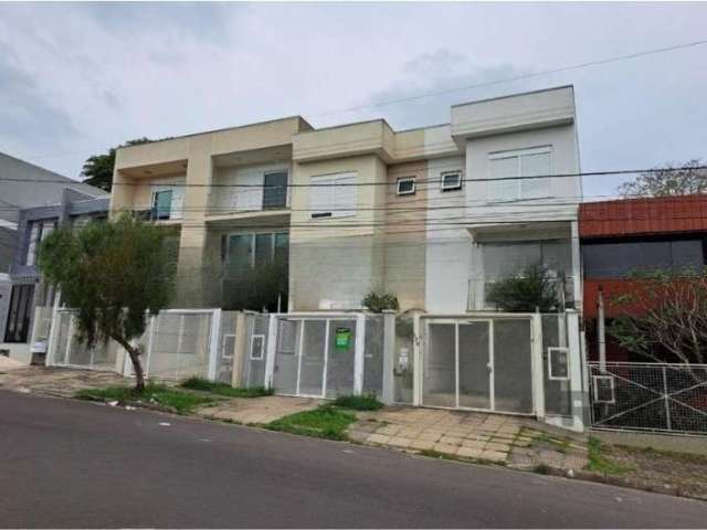 Ótima casa de 2 pisos desocupada, entrega imediata! &lt;BR&gt;Ampla casa de 2 andares, 181,12mts de área privativa, muito bem conservada, &lt;BR&gt;com 3 dormitórios, sendo 1 suíte, 3 banheiros e livi