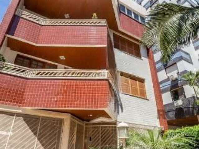 Cobertura duplex semi mobiliada com 131m² privativos, 3 dormitórios ( 1 suíte ), banho social, living 3 ambientes com sacada aberta em piso tabuão, elevador interno, lavabo, ampla cozinha/copa montada