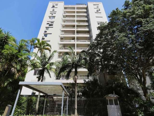 Oportunidade !!  Localização top no Moinhos de Vento ! 01 quadra do Parcão..&lt;BR&gt;Excelente apartamento ensolarado , 134m2 privativos,  com sacada , frente leste , andar alto e vista definida. 03 