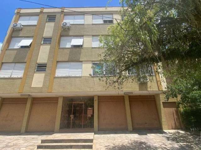 Amplo apartamento, de frente, com aproximadamente 100m², 3 dormitórios, sendo 2 de frente com vista arborizada, banheiro com hidromassagem, cozinha  com área de serviço separada, dependência de empreg