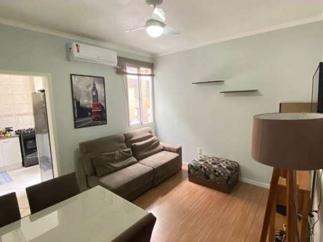 Lindo apartamento com dois confortáveis dormitórios, sala e um dos dormitórios com ar condicionado, cozinha, banheiro com box de vidro e uma vaga de estacionamento. &lt;BR&gt;&lt;BR&gt;Ótima localizaç