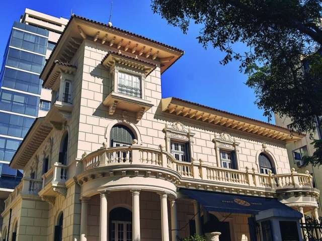 Uma casa histórica restaurada e entregue ao Moinhos. Uma chance histórica de morar no coração do bairro. Tudo isso na Rua Santo Inácio. A partir de agora, você poderá conhecer mais sobre o projeto. Pr