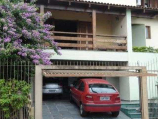 Excelente casa em condominio fechado c/ 4 dorm. 2 suites c/ closet, living, sala jantar, estar intimo, sacada integrada, webspace, lavabo, 3 banh. Social, 1 banh. Auxiliar, copa/cozinha, área de serv.