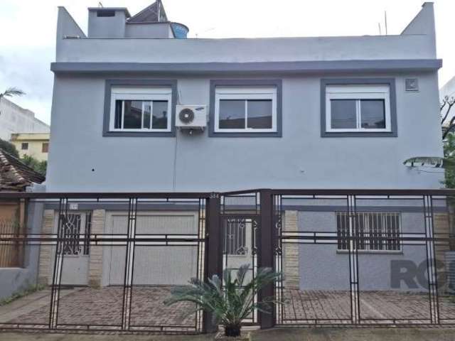 Casa na José  Gertum, 3 dormitórios sendo duas suites , 379,13 m2  , cozinha planejada sob medida  ,área de serviço ensolarada e espaçosa , dep. de empregada , despensa  , pátio nos fundos com frutífe