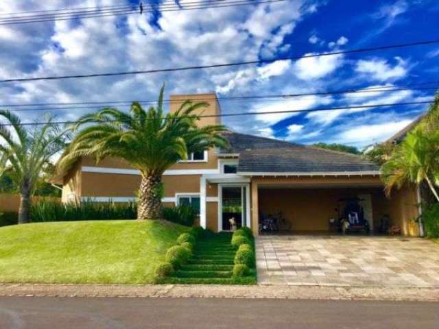 Casa no Condomínio Terraville Porto Alegre: Você achou! Magnífica casa MOBILIADA com 04 suítes, living com aproximadamente 150m2, toda em porcelanato, área externa com piscina aquecida. Garagem para 0