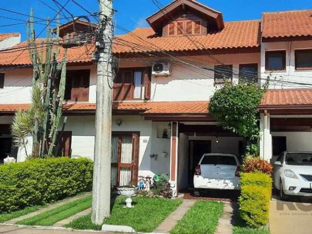 Casa 4 dormitórios 2 vagas patio grande Cavalhada Porto Alegre RS&lt;BR&gt;&lt;BR&gt; Linda casa com maravilhoso sótão que pode ser usado com 4º dormitório ou maravilhoso espaço para home office, atel