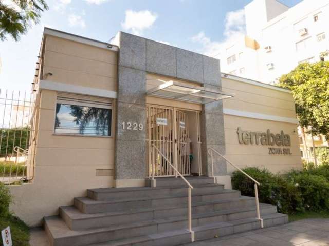 Apartamento 2 dormitórios, bairro Cristal, Porto Alegre/RS    &lt;BR&gt; &lt;BR&gt;Ótimo apartamento no Cristal, com 3  dormitórios - 01 suíte -, living 2 ambientes, cozinha com área de serviço conjug