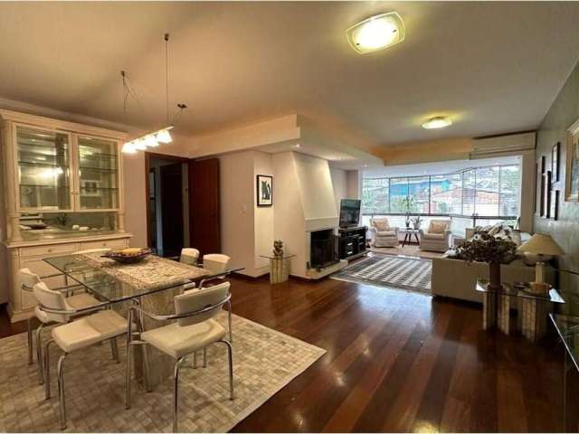 **Ótima Oportunidade: Apartamento à Venda em Chácara das Pedras, Porto Alegre** Descubra o conforto e a praticidade de viver em um espaçoso apartamento de 134,5m² no coração da Chácara das Pedras, Por