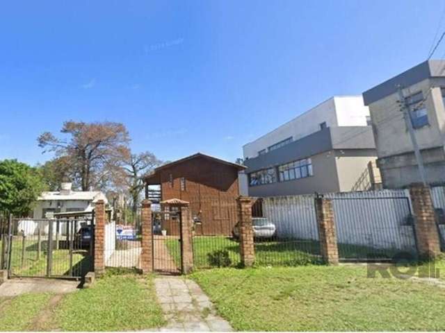 Oportunidade única para adquirir um excelente terreno residencial à venda com ótimo preço em Porto Alegre, no bairro Cristal. Este terreno de 1400 m² está localizado na Rua Upamaroti, próximo ao Barra