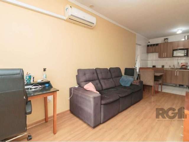 Apartamento com excelente localização, próximo à Av. Salvador França/PUCRS, Parques, Supermercado BOURBON, Hospitais, no coração da Cidade de Porto Alegre. São 50m² de área privativa onde estão distri