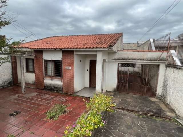 Perfil vende excelente terreno na Av. Baltazar de Oliveira Garcia. Medindo 11 de frente 25m de fundos por um lado e 26 pelo outro lado. &lt;BR&gt;&lt;BR&gt;Excelente opção para construção de loja nova