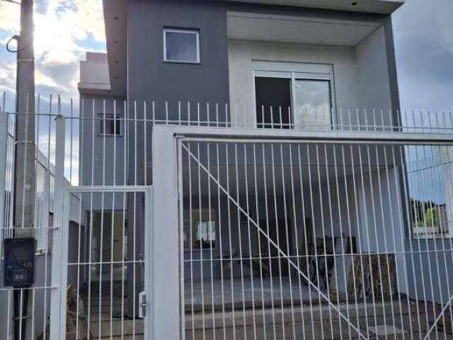 Casa a venda com 200 m² de área privativa, três dormitórios sendo uma suíte, amplo living e garagem para 2 carros. O Terreno possui 7 metros de frente por 30 m de profundidade, Localizado no bairro Es