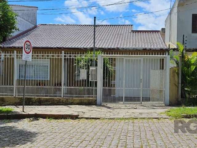 Casa 3 Dormitórios 155,05 m² - Living 3 ambientes, 3 amplos dormitórios, banheiro social com ventilação direta , bancada e  box  de vidro temperado, cozinha ampla com churrasqueira, área de serviço , 