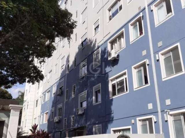 Apartamento semimobiliado com 2 dormitórios, sendo 1 suíte. Living com 2 ambientes, bastante ventilado e ensolarado. Ótima cozinha com área de serviço e água quente em todas as saídas. Imóvel com exce