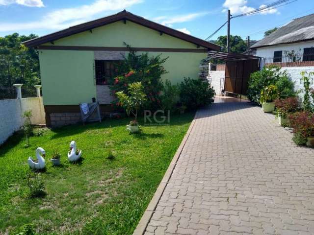 CASA/SOBRADO  COM 3 DORMITÓRIOS 2 VAGAS E DOIS BANHEIROS NO BELÉM VELHO.Linda casa, faixa na frente e parada de ônibus, luz 110 e 220, pátio todo murado e gradeado, câmeras e alarme, 02 portões automa