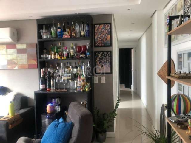 Apartamento de 2 dormitórios, 1 suíte, 2 banheiros, cozinha com churrasqueira, 1 vagas de garagem coberta, portaria 24 horas, localizado no bairro tristeza, nas proximidades do supermercado Zaffari e 