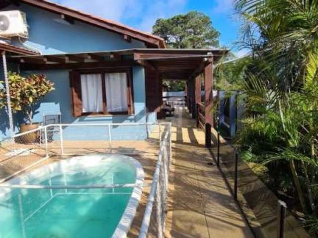 Casa 3 dormitórios, 1 suíte, 2 vagas de garagem, no bairro Hípica, Porto Alegre-RS     &lt;BR&gt; &lt;BR&gt;Casa de esquina com ampla sala ,espaço  fitness,03 dormitórios sendo 01 suíte, espaço gourme