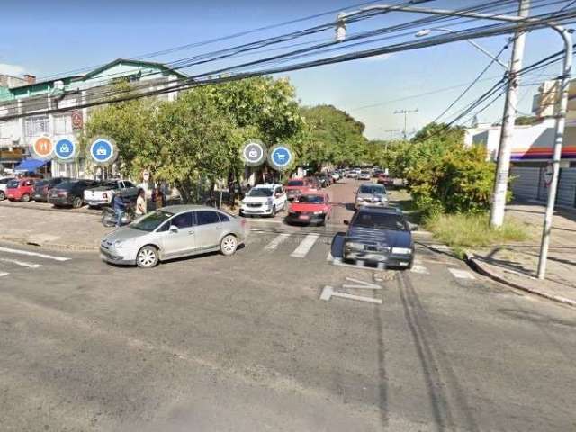 Ampla casa térrea de 6 dormitórios, 4 banheiros no bairro Camaquã. Excelente casa para comercio ou residência. Sendo na casa principal 4 dormitórios sendo um suíte, banheiro social, living 2 ambientes