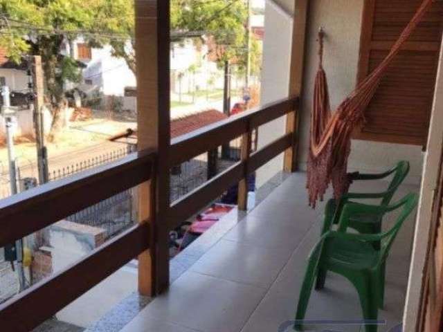 CASA 3 DORMITÓRIOS, SUÍTTE, 3 VAGAS DE GARAGEM, NO BAIRRO TRISTEZA, PORTO ALEGRE/RS  &lt;BR&gt;    &lt;BR&gt;Linda casa no bairro Tristeza, com 3 dormitórios, sendo uma suíte no pavimento térreo, ampl