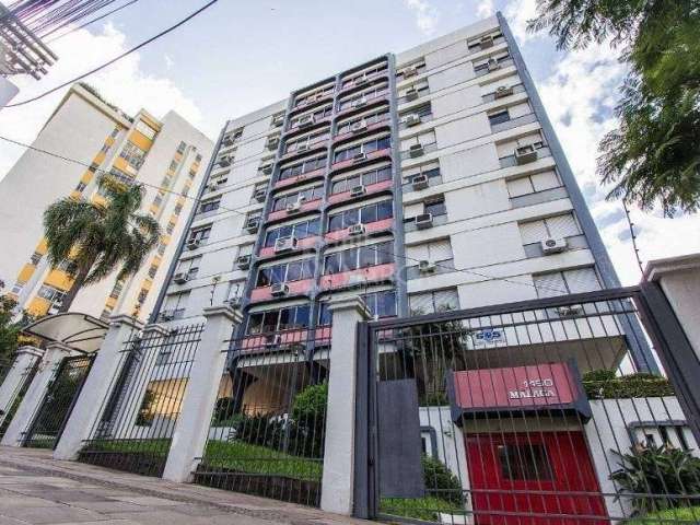 Apartamento com três dormitórios com dependência completa, lavabo, living para dois ambientes, banheiro social, cozinha/copa, todo reformado e atualizado, água quente e gás central, com vaga de garage