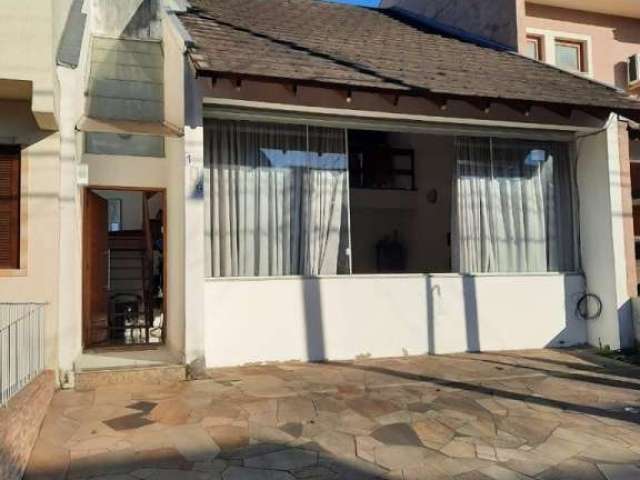 CASA, 3 SUÍTES, 2 VAGAS DE GARAGEM, BAIRRO HÍPICA, PORTO ALEGRE/RS      &lt;BR&gt; &lt;BR&gt;  Ótimo sobrado com 3 suítes localizados no Jardins do Prado, bairro Hípica, próximo ao Zaffari Hípica. &lt