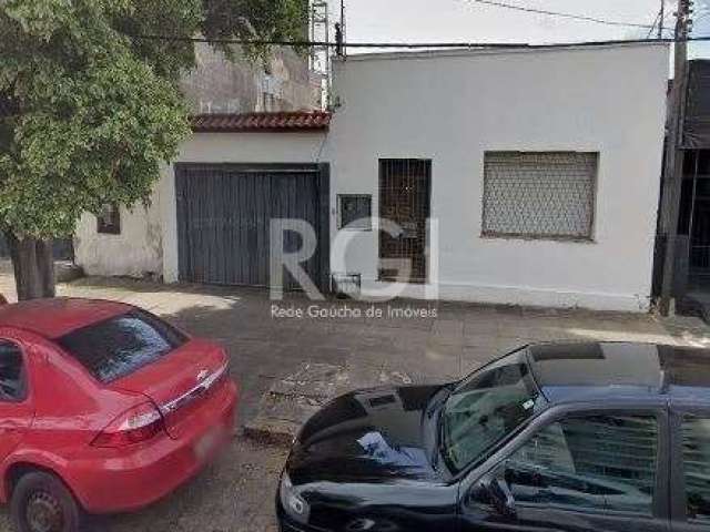 Casa sobre terreno de  no bairro Partenon. Ótima localização para comércio, construção de sobrados ou pequeno prédio. Com 2 entradas e área total 462,88.&lt;BR&gt;Agende sua visita com nossos corretor