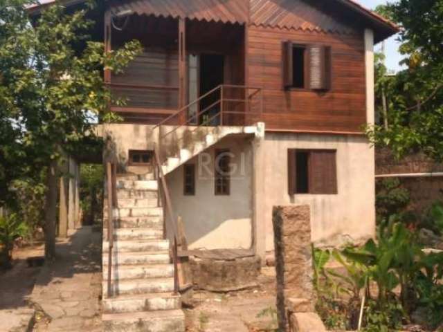 Casa de 4 dormitórios, sala  ampla, cozinha , banheiro social, patio amplo de 805,20m2, composto por arvores de sombra alem de variedade de flores.&lt;BR&gt;Imóvel bem localizado próximo a todas comod