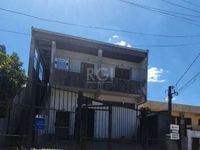 Casa Para Residência e Comercio, além de ter 5 Apartamentos para locação e mais casa dos fundos de 2 pisos... Perfeito para Locação.  O Andar superior com 4 dormitórios, 2 banheiros, TERRAÇO com linda