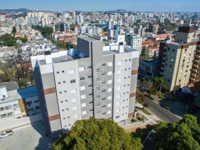 Trata-se de um apartamento que conta com 02 Dormitórios, sendo 1 com Suíte, Living para dois ambientes com churrasqueira. &lt;BR&gt;Espera para split e para água quente. &lt;BR&gt;02 vagas de garagem 