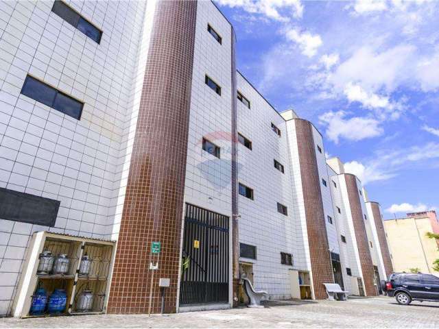 Excelente Apartamento com  02 quartos localizado no  Bairro Jacarecanga próximo a FANOR