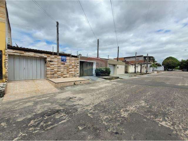 Casa Plana Mobiliada (porteira fechada) - Messejana - Valor R$ 420.000,00